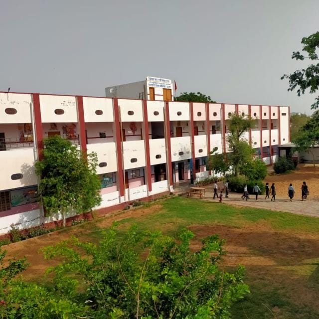 Students in CSR-supported school